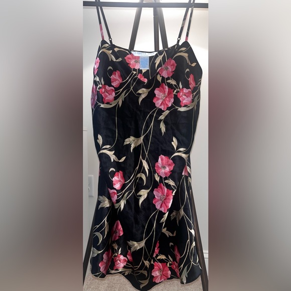 august silk Dresses & Skirts - August Silk Rare Vintage Floral Slip Size Medium